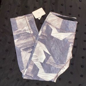 NWT YOGAFLEX GEO MARBLE LEGGINGS 2X